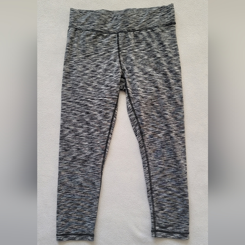 Black/white athletic 3/4 legging capri sz M